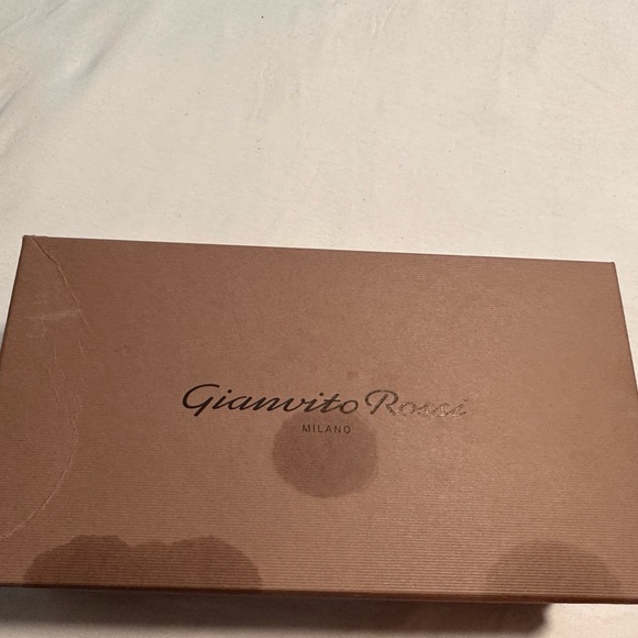 Hardly worn Gianvito Rossi heels. Size 40. Box is slightly damaged from oil. - Picture 5 of 5